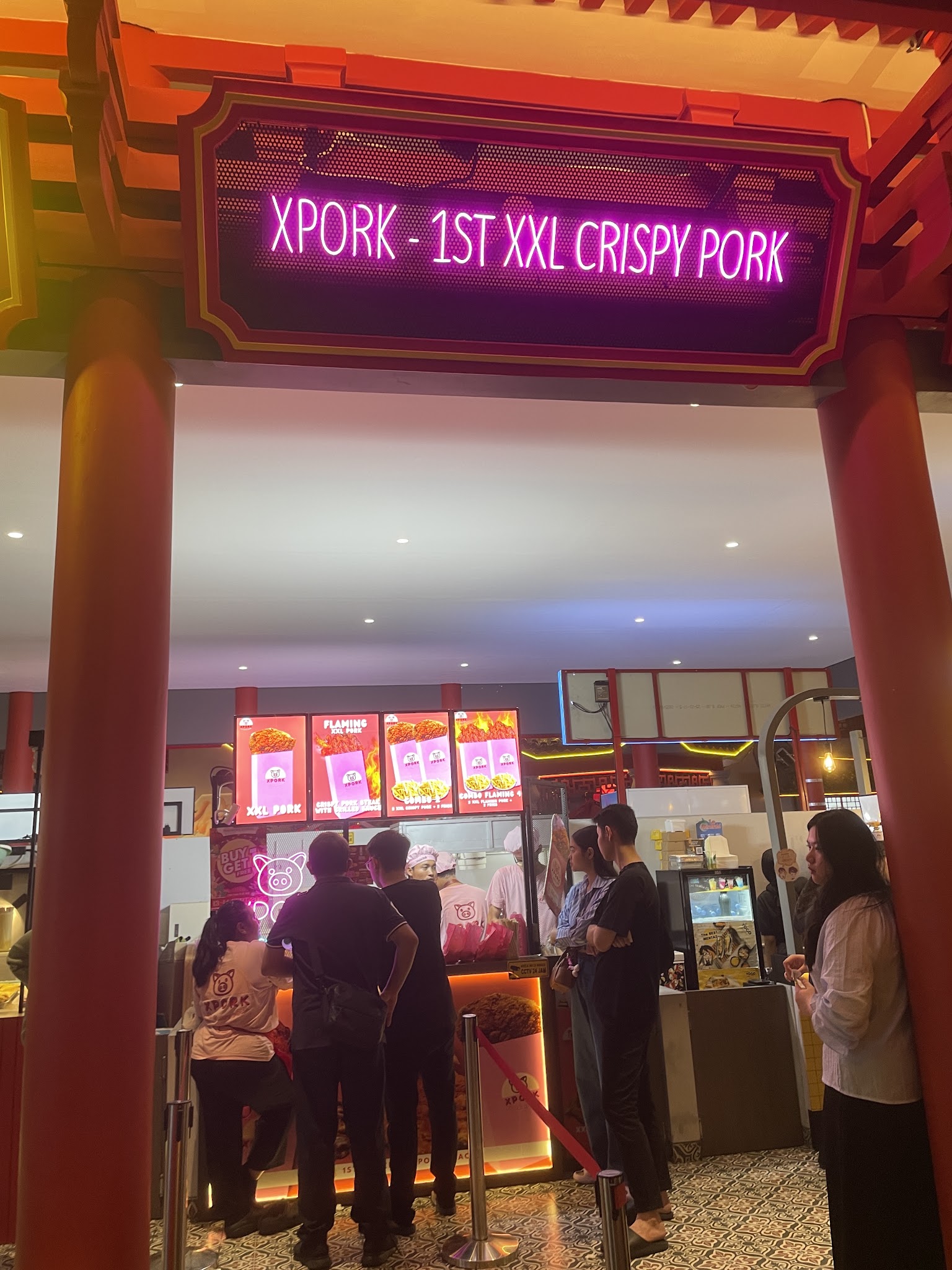 Gerai XXL Crispy Pork di Park Shanghai Pakuwon City Surabaya